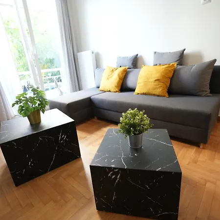Cozy & Modern 2 Bdrm Near Imitou *